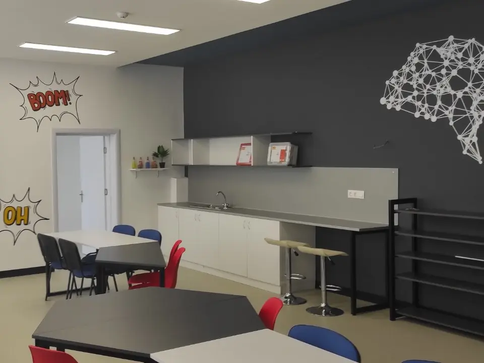 Лабораторни маси